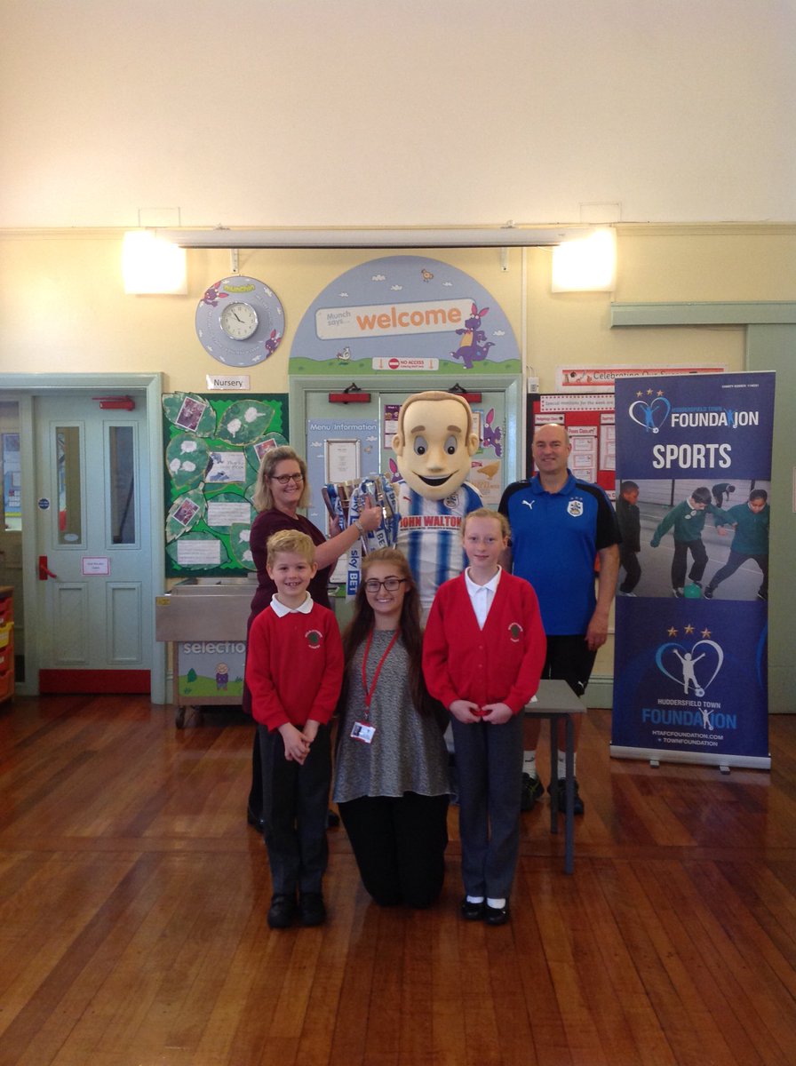 htafcfoundation's tweet photo. The children at Skelmanthorpe Academy had lots of fun this Morning learning about our half term football camps and meeting Captain Booth! https://t.co/UKvqLwrECX