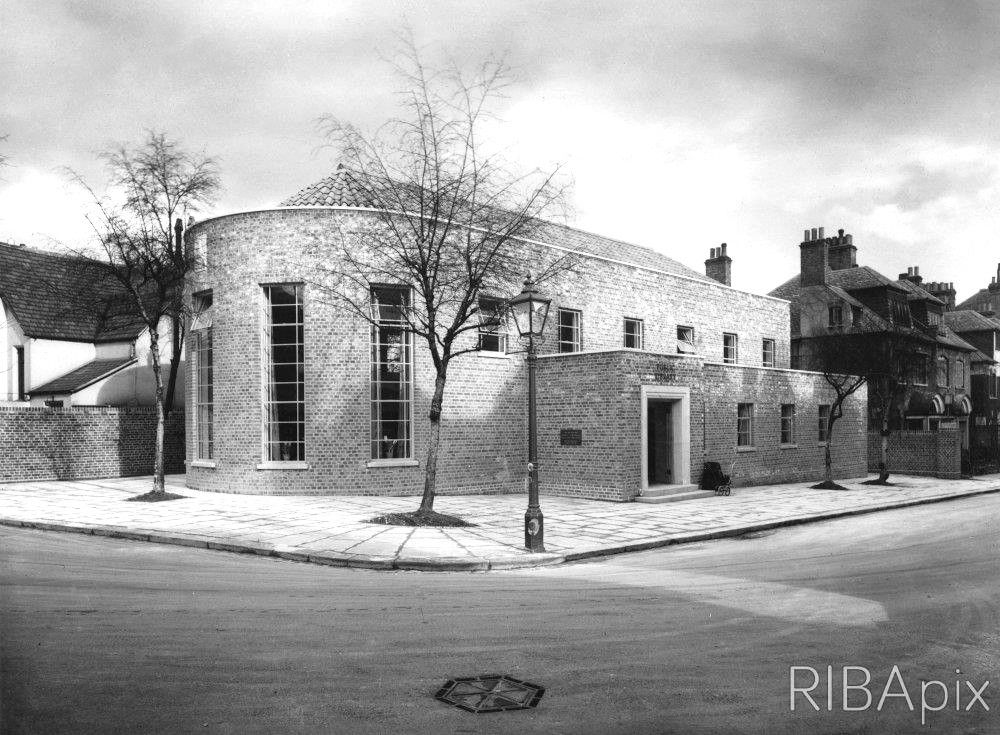 mod_in_metro's tweet photo. Photo: Belsize Library, Hampstead (1937) by Gold and Aldridge https://t.co/KX1XzUdIgK  #librariesweek #camden https://t.co/KLPetgTVOl