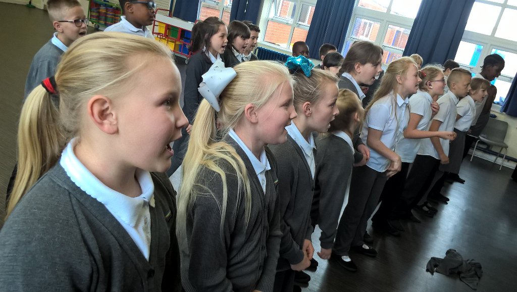 Windmill5K's tweet photo. 5K excited to be singing with Class Dynamix. Even MC Knipe spat a few bars #musicfederation https://t.co/i6x6RuBNiK