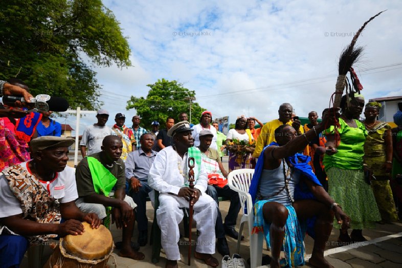 eric_gernez's tweet photo. #Suriname : 10 octobre #Maroonday - Jour de célébration des peuples marron du Suriname et de leurs ancêtres. Photo Ertugrul Killic @parbotek https://t.co/bhncWBujza