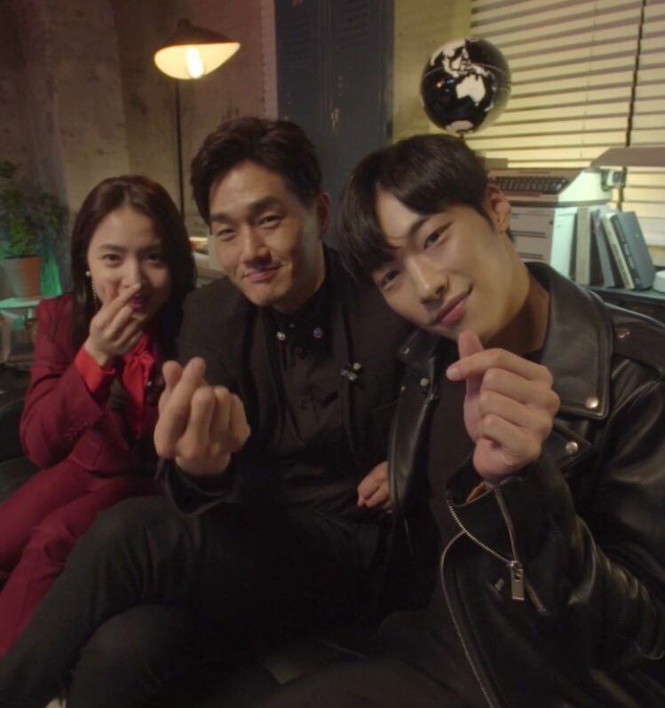 DLxXGI-UMAA5blG.jpg:large