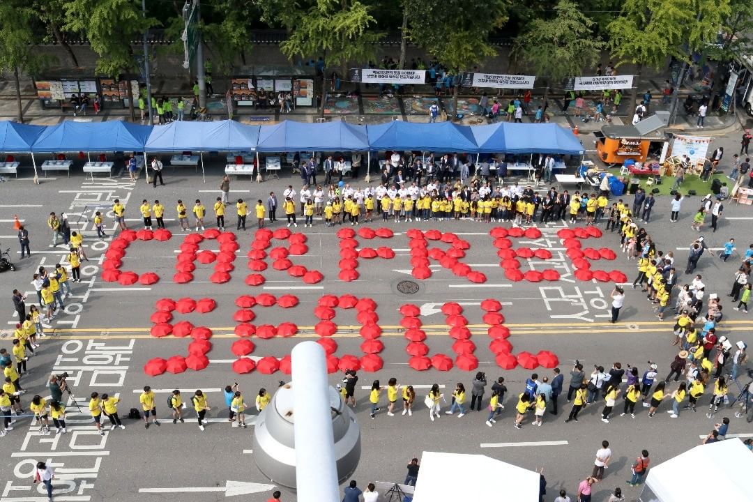 c40cities's tweet photo. Seoul will shift its public fleet into🔌vehicles and install EV chargers at all petrol stations in the city by 2025. https://t.co/A47tsW8hyO✅ https://t.co/g6ROAR7M3b