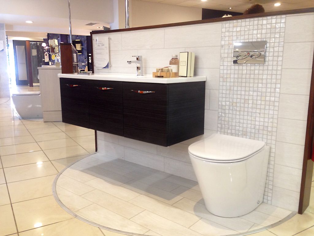 Our <a href="/Flova_Gavin/">Gavin Horne</a> visited <a href="/John__Nicholls/">John Nicholls</a> #Banbury early this week, check this display out feat. a Flova tap, Imex WC &amp; Deuco furniture!