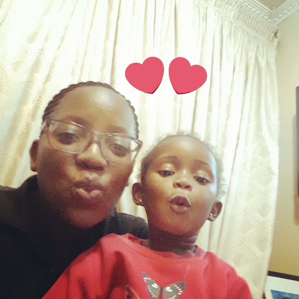 Nomkhitha2You's tweet photo. OVO girls #ovo25 #ovo28 ❤👑🌻🌼 https://t.co/qmU0ZDC3f1