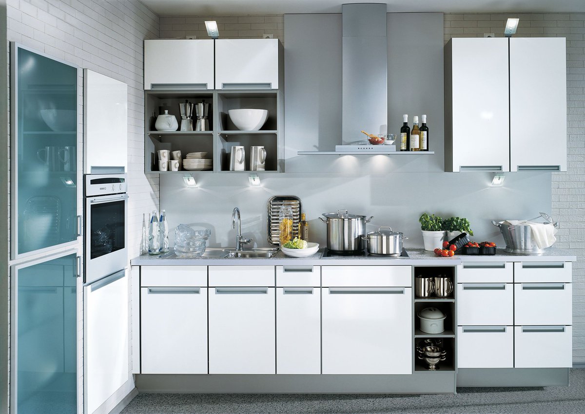 cordevKDA's tweet photo. This minimal but modern Burger kitchen uses cool tones and crisp whites to add light and space to this small kitchen. @Burger_Kuechen https://t.co/8vYRhZJeyk
