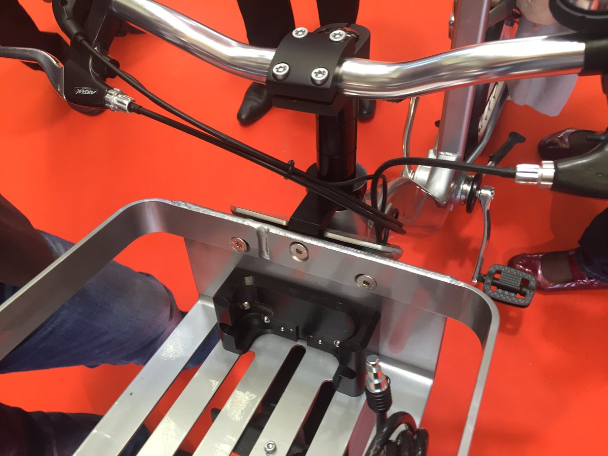 bbilloud's tweet photo. #RNTP17 En visite chez nos cousins #Cykleo pour essayer leur nouveau #vélo2017 #eVLS avec batterie électrique amovible #VAE #VLS stand n25a https://t.co/rdNXLiUiL8