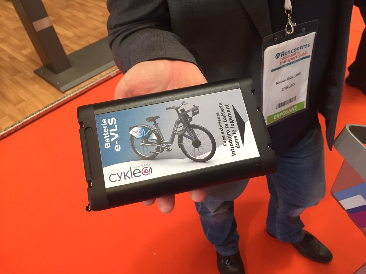 bbilloud's tweet photo. #RNTP17 En visite chez nos cousins #Cykleo pour essayer leur nouveau #vélo2017 #eVLS avec batterie électrique amovible #VAE #VLS stand n25a https://t.co/rdNXLiUiL8