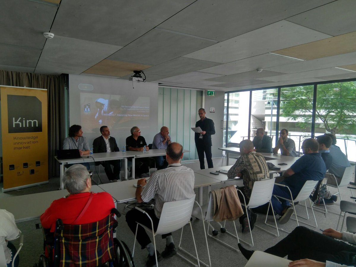 KIM_global's tweet photo. Cerramos la celebración de la @WorldSpaceWeek en Barcelona debatiendo con expertos
Les preguntamos: ¿Colonizamos otros mundos?
#space #WSW17 https://t.co/QjC8u5HXKE