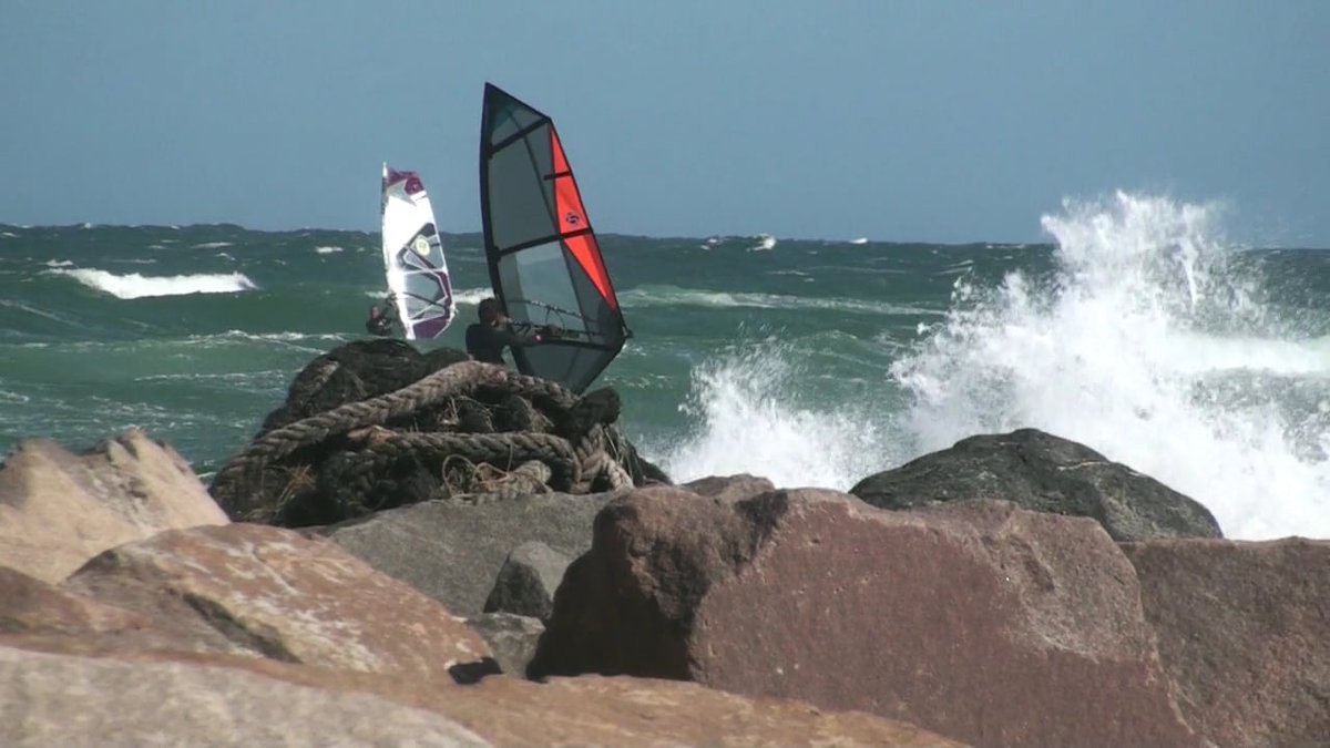 Windsurfzone's tweet photo. Cold Hawaii 2017 https://t.co/htuhHRNuQ2 #Travel #Video #Cold_Hawaii https://t.co/JgF4zjgDSH