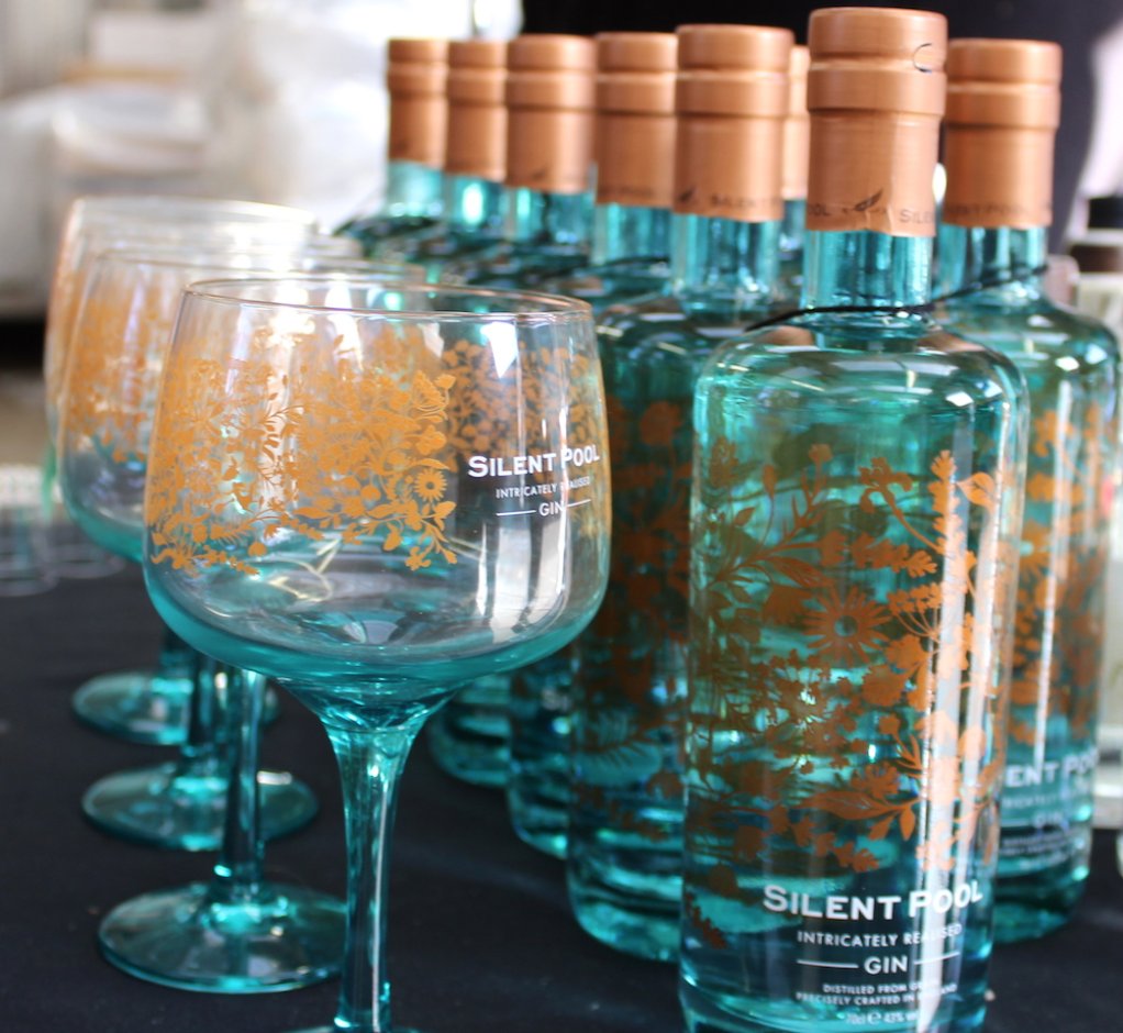 muddybucksoxon's tweet photo. #Win 7 bottles of @silentpoolgin &amp; 2 Copa glasses Follow @muddybucksoxon comment #RT &amp; click here https://t.co/Zqhbqn0VXe #Gin #Competition https://t.co/zXUpfoHcWs