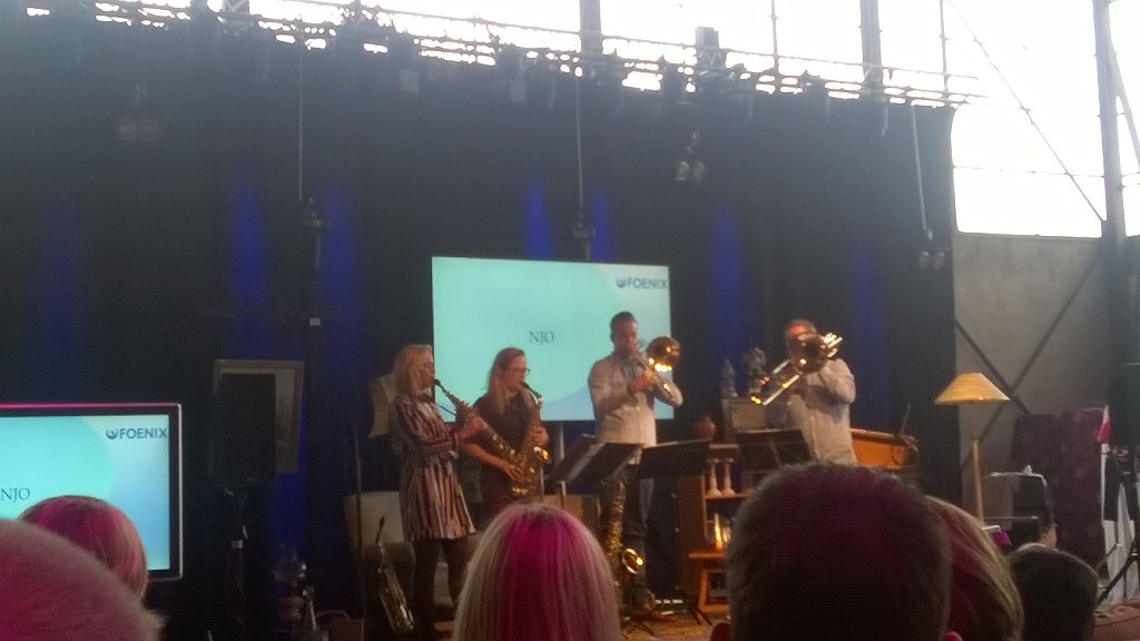 MarcelvdMaal's tweet photo. Van circulaire economie naar circulaire samenleving. Gerecyclede muziek bij Foenix symposium. @groenlinks055 https://t.co/9Y385CzUPZ