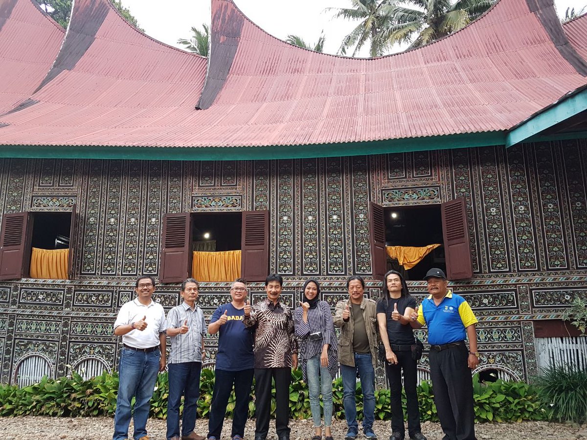 InfoSOLSEL's tweet photo. Jay Subiakto dan kawan-kawan di Ustano Daulat didamping Bupati dalam kunjungan dan pengembangan Pariwisata Solsel | Credit Foto @nofrins https://t.co/fX0TvSecYs