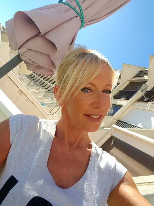 Belle journ&eacute;e &agrave; tous 👄💥😎 https://t.co/SG0iC1vOVX