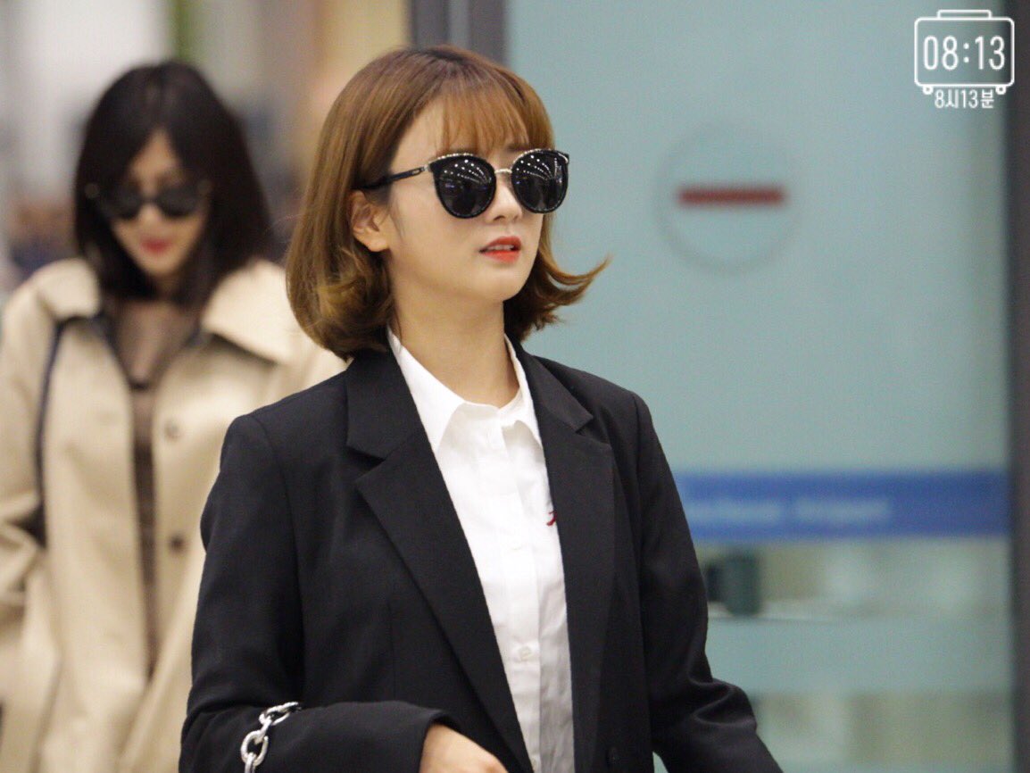 8h_13m's tweet photo. 171010 인천공항 입국 #에이핑크 #윤보미 (@Apinkbm) Preview🌟 https://t.co/zB9nv8fI4v