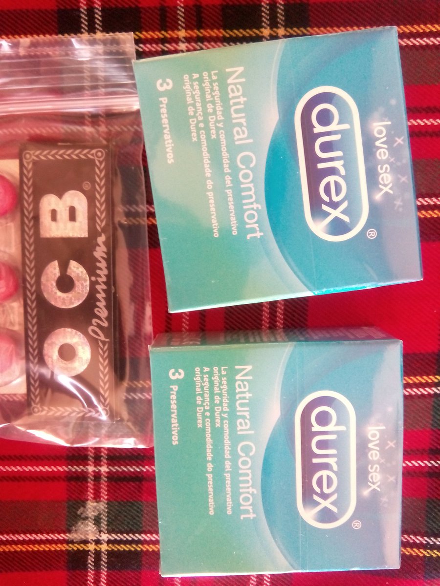 _FumarCagando's tweet image. He ido a por papel de liar y alguien se había olvidado en la máquina 2 cajas de condones.
He gastado toda la suerte de mi vida de golpe.