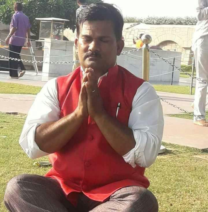 RamawatarD's tweet photo. सच की आवाज:- संदीप मिश्रा जी के साथ आज अभी 6 बजे जरूर देखिये और अपनी रॉय भी प्रस्तुत कीजिये।

https://t.co/E7iAOFZ4p1 https://t.co/P6SusWWz6M