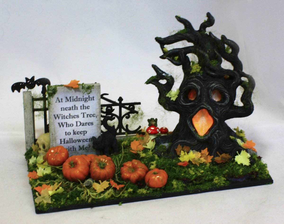 SmallScaleMinis's tweet image. Halloween is coming!  The Witches Tree is ready! #dollhouse #miniature #oneinchscale #dollhouseaccessories #handmade #hobby #miniaturize