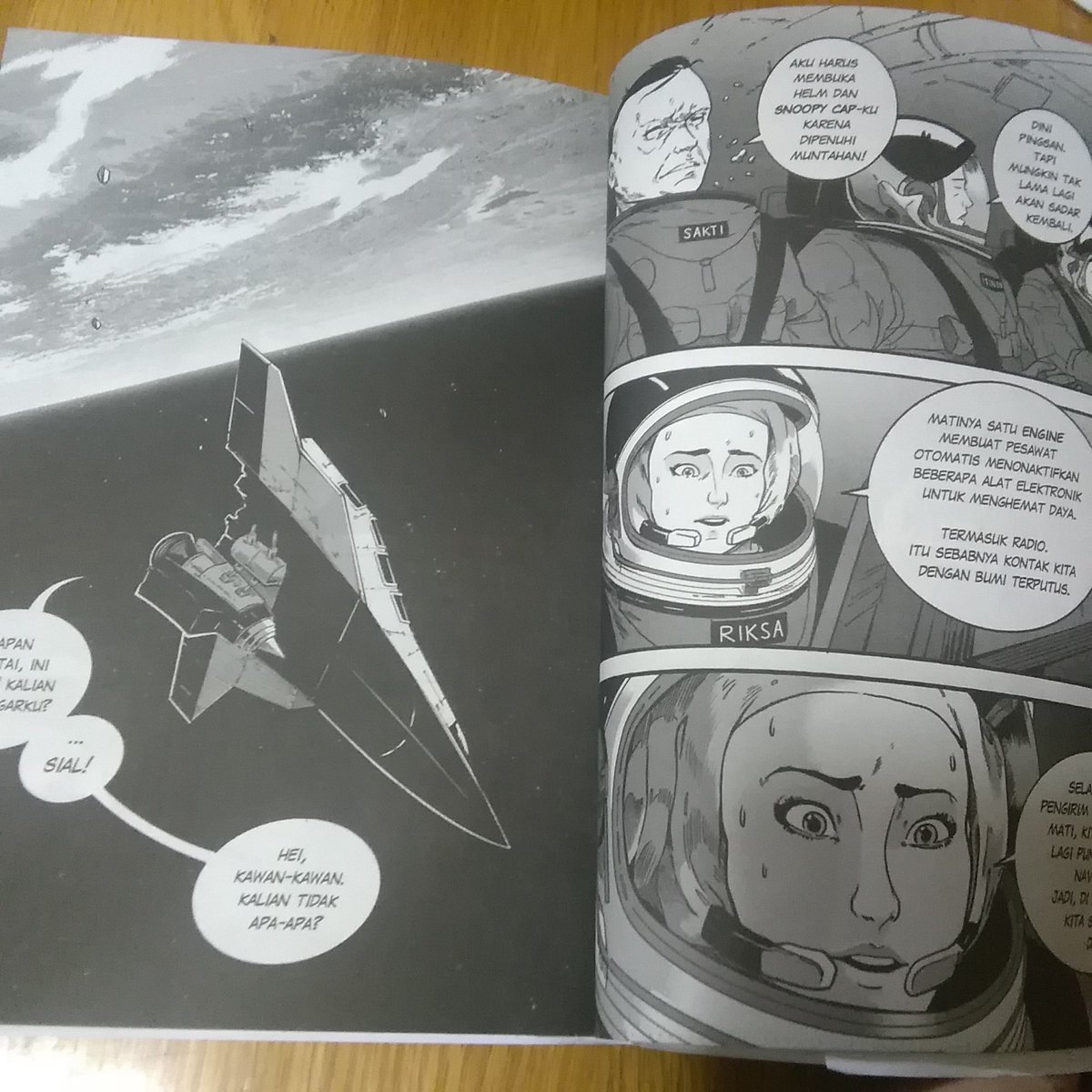 Taka インドネシア人女性宇宙飛行士の活躍を描いた漫画 Rixa インドネシア国立航空宇宙 研究所 Lapan 全面協力の本格宇宙漫画です 第１話は英語でも公開されているので 興味がある方はぜひ読んでみて下さい T Co Oeyo93iv78 印尼漫画