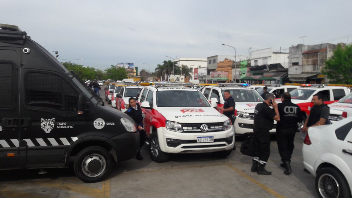paolarenedo's tweet photo. Haciendo un #Tigre SEGURO, veni a disfrutarlo❤
#CambiodeGuardia🚔 en #BaseCarupa #COT
#SubSecretariaOperativa
 #ProteccionCiudadana https://t.co/etnchsitt6