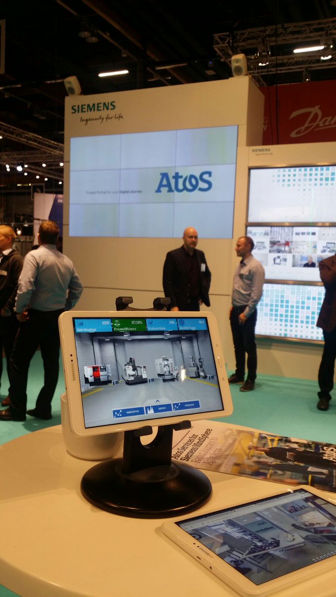 At #Teknologia17 demonstrating what business insights one can get from collecting data with our #AtosCodex Apps for #Mindsphere