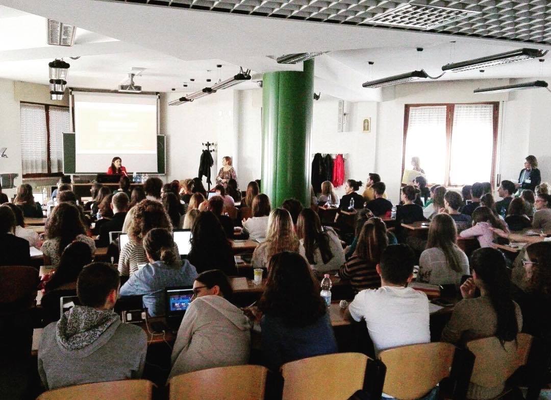 Oggi siamo al #careerdaycatt di <a href="/Unicatt/">Università Cattolica</a> insieme a <a href="/mac1ello/">Il Madoff</a> di <a href="/BNPPCardifIT/">BNP Paribas Cardif Italia</a> a parlare di public speaking e effective communication 💡
