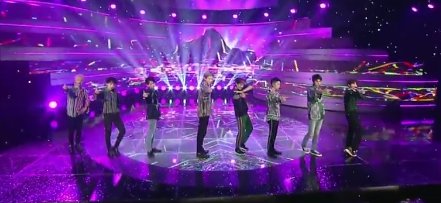 C_EXOL_17's tweet photo. #EXO #엑소 #Power #TheWar #ThePowerofMusic #KoKoBop #TheWarEXO @weareoneEXO 
还有kokobop最后一场打歌的结束
崽崽们比给爱丽的L呀
是世界上最宠我们小丽的小天呀❤ https://t.co/DSqNYcSMET