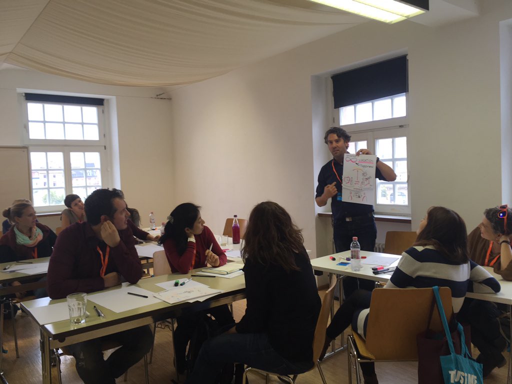 Vontanka's tweet photo. #visualpitch in practice @uxdaymannheim @onwerk https://t.co/wIc94of4dP