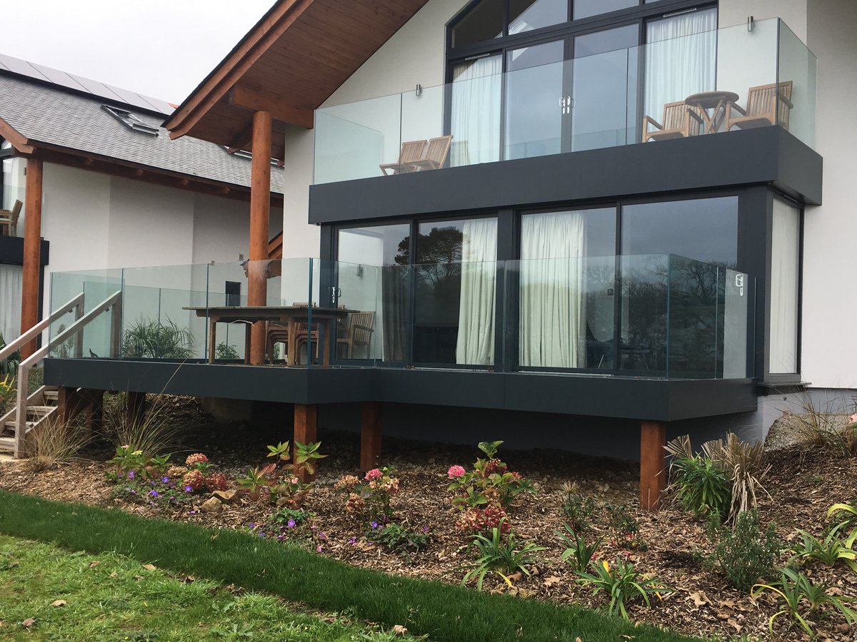 AceEngCornwall's tweet photo. Simple yet stunning....recently installed structural glass balustrade with PPC aluminium fascia #balustrade #unobstructedview https://t.co/HzMCvEThfb