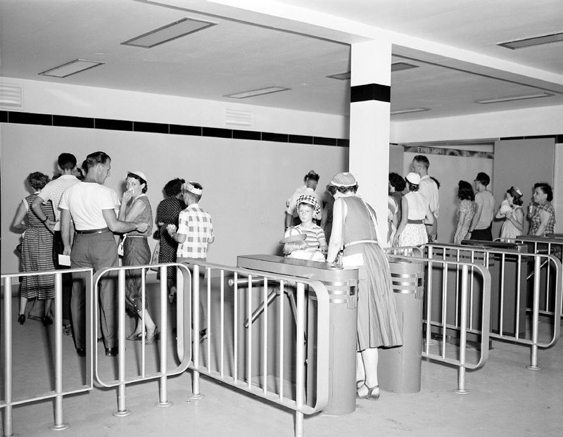 Specautomatics's tweet image. Турникеты Perey на выставке Canadian National Exhibition (1953 год)

 --
#турникеты #торонто #метро #выставка 
#turnstiles #toronto #metro