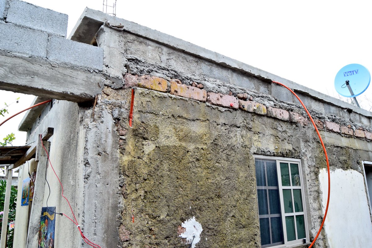 Gabyoss's tweet photo. Supervisión de construcción de techo en casa de la sra. Gloria Figueroa Meza en la col. Lázaro Cárdenas #Nava #ÚltimoAño @rubenmoreiravdz https://t.co/pjkBgb1qTI