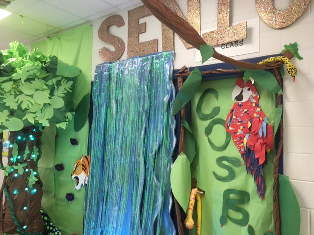 CosbyLibrary's tweet photo. Door decorating contest for Homecoming produced some doozies! #oneccps #ccpslibraries https://t.co/K5Y6upO7Sx