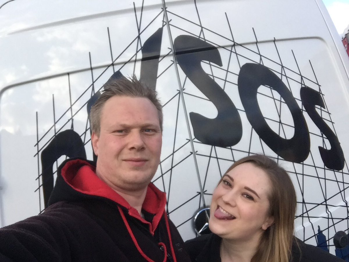 wizard_window's tweet photo. Doing our bit for DIY SOS 😀 https://t.co/YJJ2OhWA6S