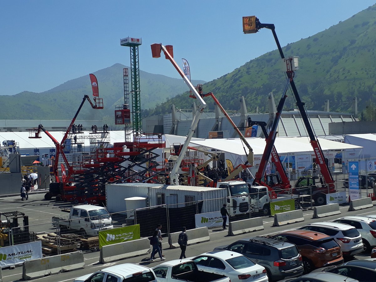 Alo_Lift's tweet photo. El éxito de #EXPOALTURA durante #Edifica2017 @ExpoEdifica #ALOLIFT @Alo_Group https://t.co/Y0Wyy64lyI https://t.co/Vw7jfTIMQe