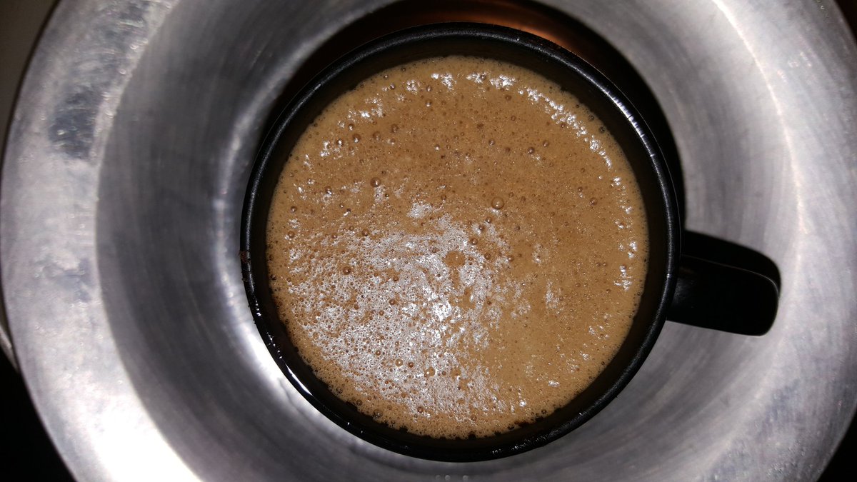 bombeonatural's tweet photo. Cafe cetogenico 1 cucharada de mantequilla 1 cucharada de aceite de coco licuadora x 20 segundos cero endulzantes artificiales https://t.co/DIkEE8pD1w