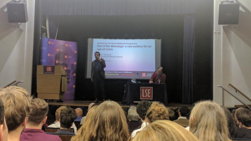 PeteThomond's tweet photo. Out of the wreckage: a new politics for an age of crisis
"We have the right to bear arms" says @GeorgeMonbiot😂
@LSEpublicevents
#LSEMonbiot https://t.co/4pyi5b12Lw