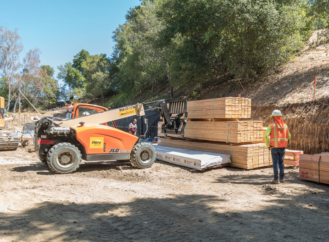 KanlerHQ's tweet photo. Hard at work in the Los Altos Hills
#construction #homebuilder #newconstruction #customhome https://t.co/IJAJaZDC18