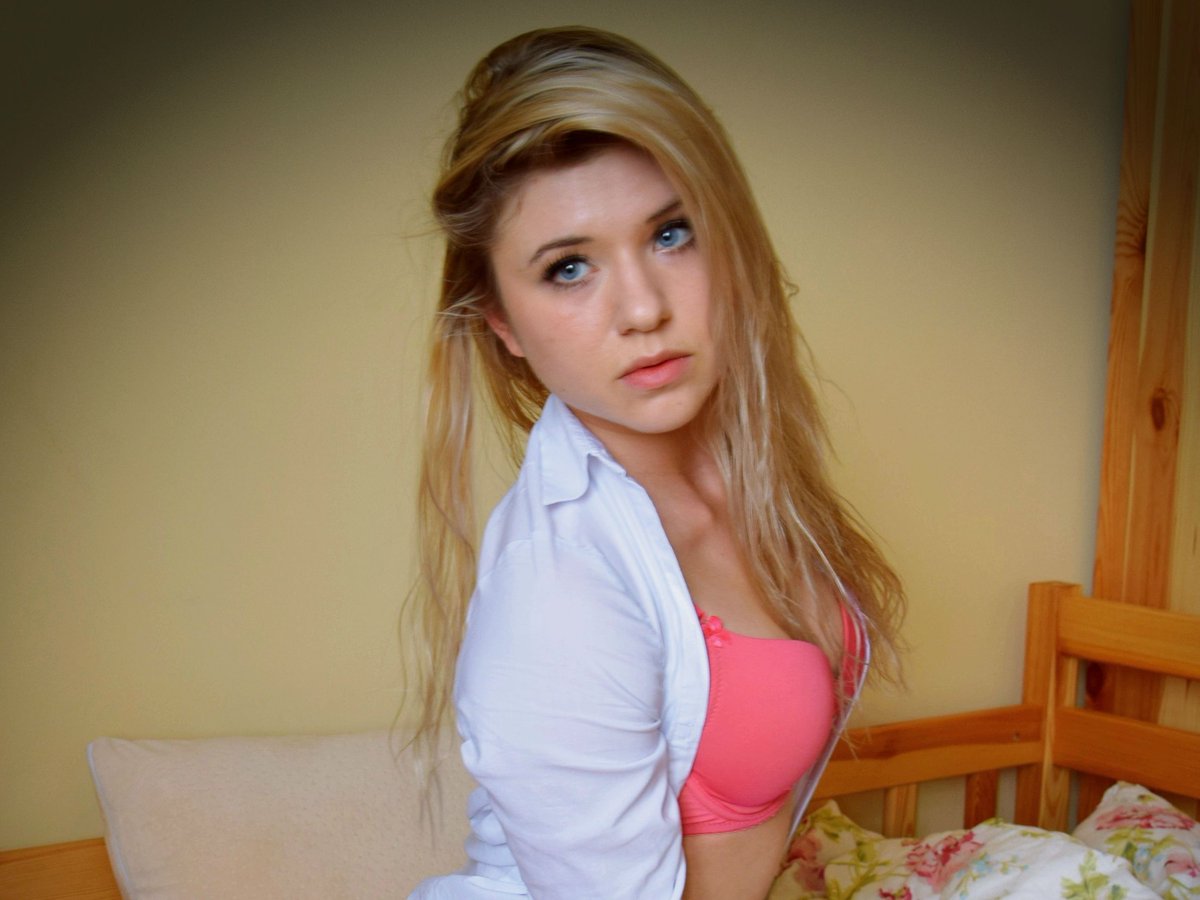 Naaa.... bist geil?? Willst du ficken?? 
Hast du es satt deine alte zu vögeln??
Willst du es ohne Gummi??
Dann melde dich KOSTENLOS an!!!