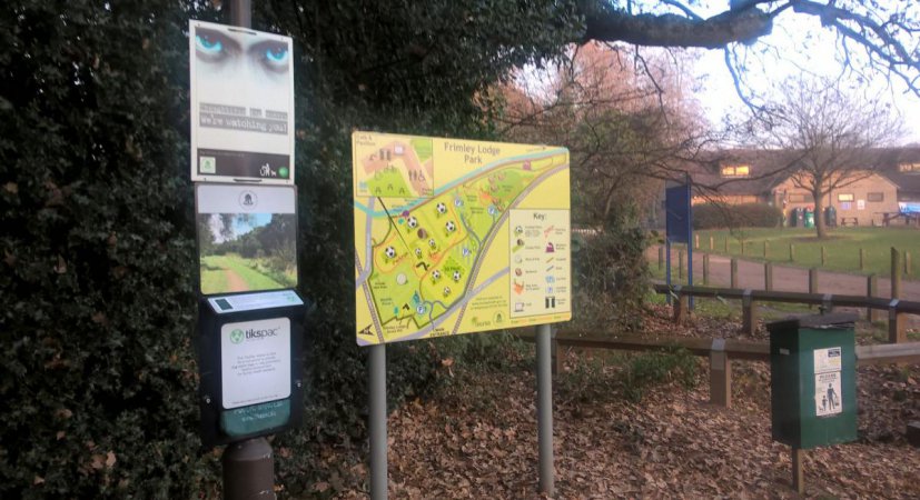 EcoGreenComms's tweet photo. A network of free #dog waste bag dispensers are being installed across #SurreyHeath. Have you seen any yet? https://t.co/YuTyMrW3QI