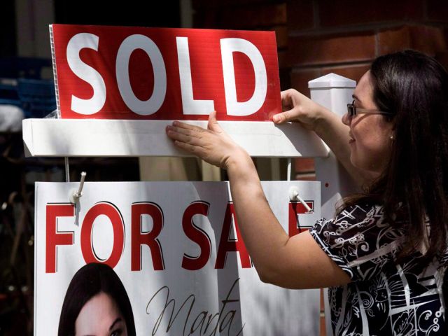 CMHC explores cutting red tape to make it easier for self-employed to get a mortgage buff.ly/2xR8QJh