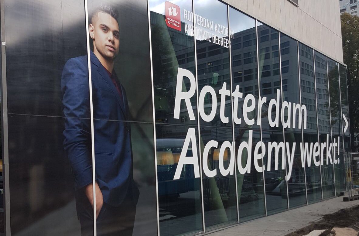 Ajvroegindeweij's tweet photo. Het ziet er nog beter uit dan verwacht! #RotterdamAcademyWerkt #RACfest #1210 #openingpand https://t.co/pRXkhjj4gS