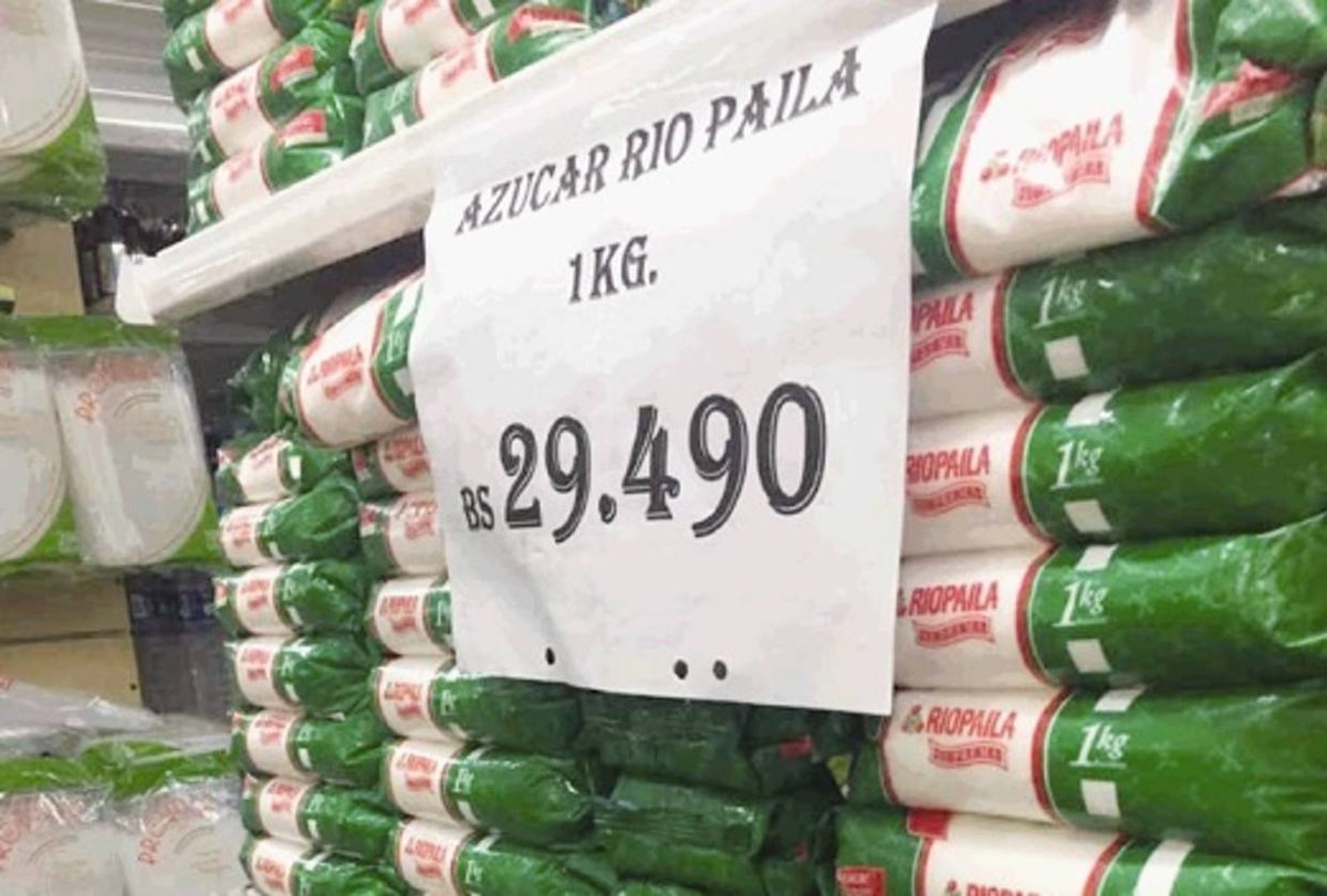 ElNacionalWeb's tweet photo. Precio del kilo de azúcar llegó a 35.000 bolívares. https://t.co/Sh3MCpsENF  https://t.co/QAa1yHH6Xg