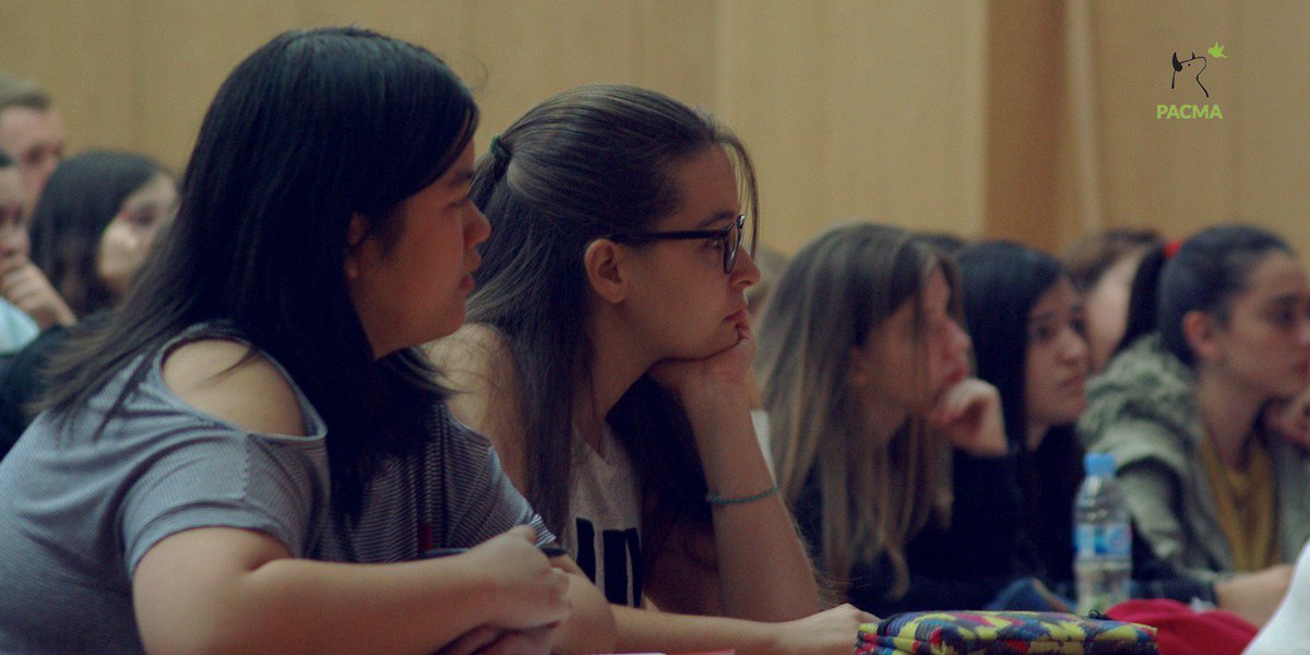 PartidoPACMA's tweet photo. 🎓 Más de 200 alumnos llenan la @urjc para escuchar el mensaje de PACMA en defensa de los animales. ¡Hay futuro para los animales! 😀 https://t.co/Ig9Q2uqbGi