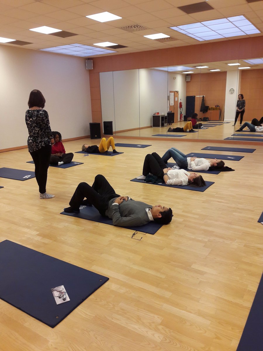 CEMEXFrance's tweet photo. #JSS2017 : Atelier "micro-sieste" avec @PassZen, bien dans son corps, bien dans sa tête 👌.
#santé #sécurité #HSE #RSE #CSR #relaxation https://t.co/yjJQYlLgJ8