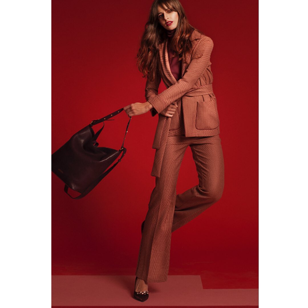 #Fashion #editorial styled by me for <a href="/BrunchMagazine/">ROCABERT</a>! All in red 🎈#trends