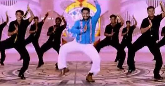 ナチョ Pa Twitter Waragamisamaww 確かにインド映画はよくなぞのダンスシーンが多いw T Co T1b0hxpliz Twitter