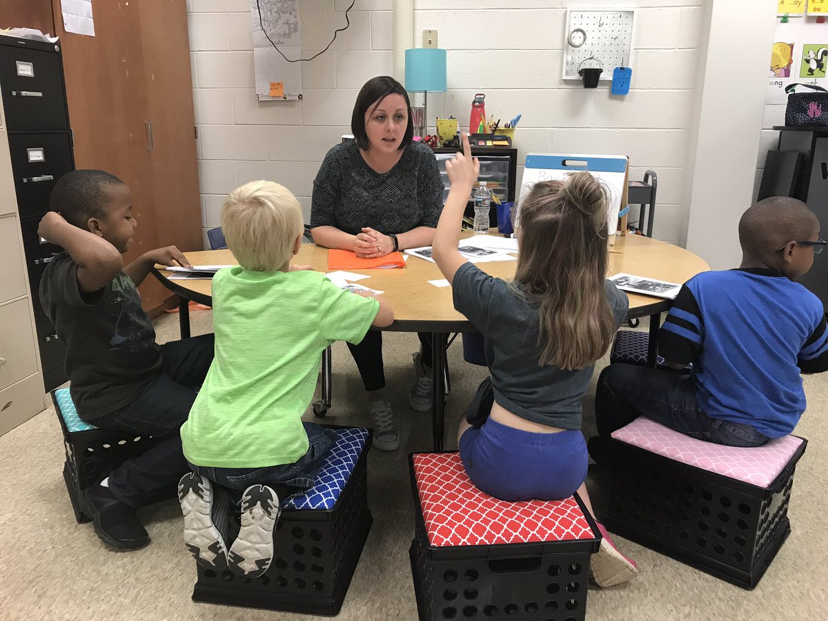 DrTcbethea's tweet photo. 1st grade Scholars engaged in flexible reading groups 📚#LeadingOurPack @Title1wsfcs @wsfcs https://t.co/T0Q6uIEY9j