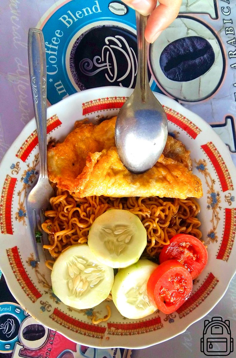 #MardiConseil pour ton #voyage : va dans une gargote locale, sans inscription ni menu en anglais, et choisis un plat au hasard ! 🍲