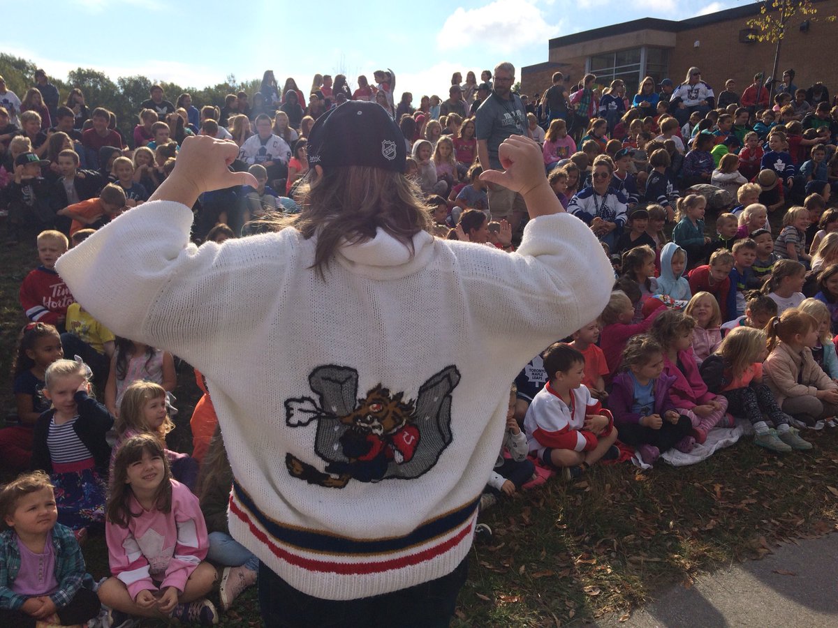 TSPSZwicker's tweet photo. @TayShoresPS is excited to welcome members of the Barrie Colts today! https://t.co/sx2UnkqnvB