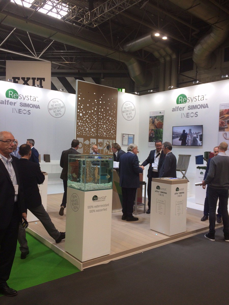 SIMONA_GROUP's tweet photo. Great interest in water- and weatherproof hybrid material for #construction+ #interior building at stand T720, hall 9 #TimberExpo2017 https://t.co/pzI4T2JgmE