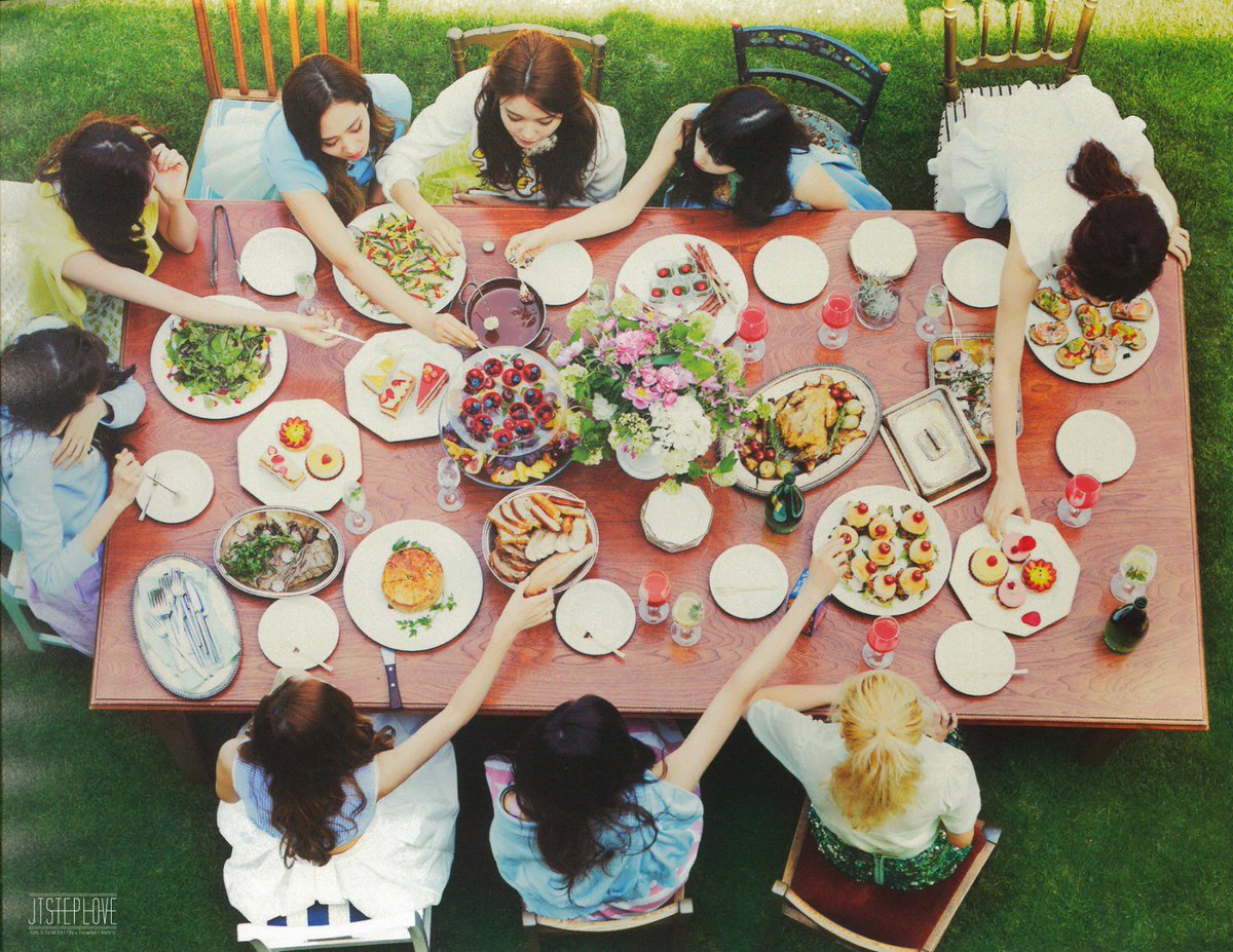 jlynight_ss's tweet photo. มากกว่าความเศร้าที่เป็นเลยอยากมอบความสุขให้โซวอนด้วยการเก็บความทรงจำที่ดีที่สุดจาก #SNSD รีทวิตนี้...แจกเซ็ตนี้เลย 15 คน รับเสาร์นี้ที่สยาม💘 https://t.co/K6QYRkcV9T